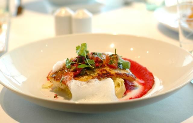 Grillowany sandacz z kapustą i kremem  Grillowany sandacz z kapustą i kremem