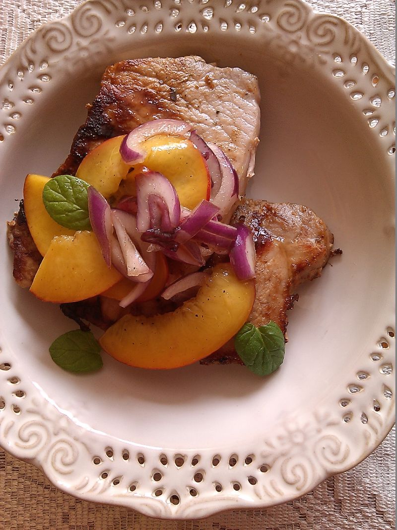 Grillowany schab pod nektarynkową kołderką.