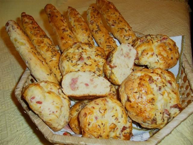 Grissini z boczkiem i cebulą Grissini z boczkiem i cebulą