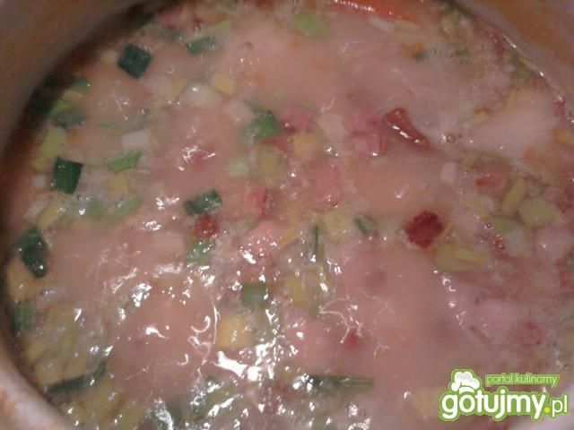 Grochowa z porem i kiełbasą Grochowa z porem i kiełbasą