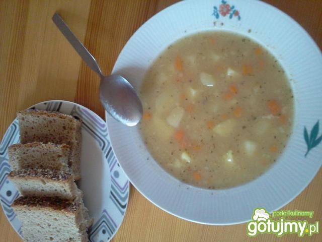 Grochówka domowa z grochu łupanego Grochówka domowa z grochu łupanego