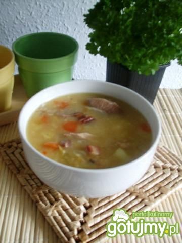 Grochówka na indyku i wędzonym boczku