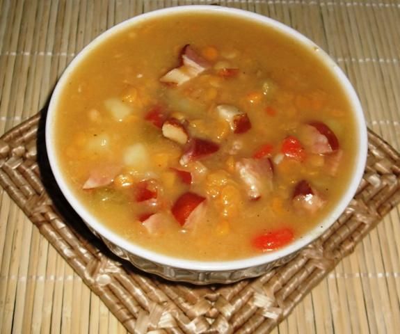 Grochówka na wędzonym boczku