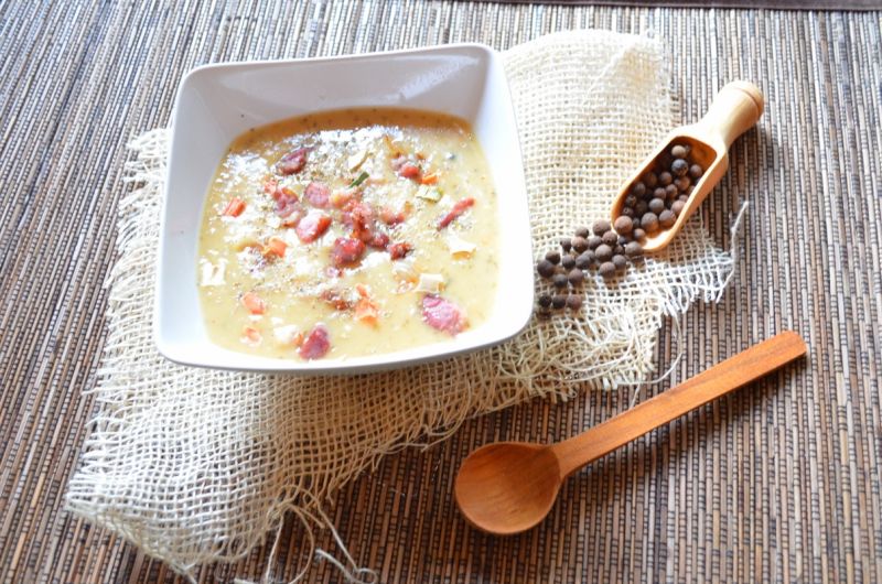 Grochówka na żeberkach Grochówka na żeberkach