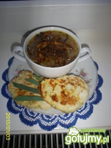 Grochówka pod pierzynką z prażoną cebulą Grochówka pod pierzynką z prażoną cebulą