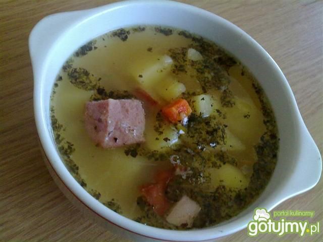 Grochówka z biełbaską i boczkiem