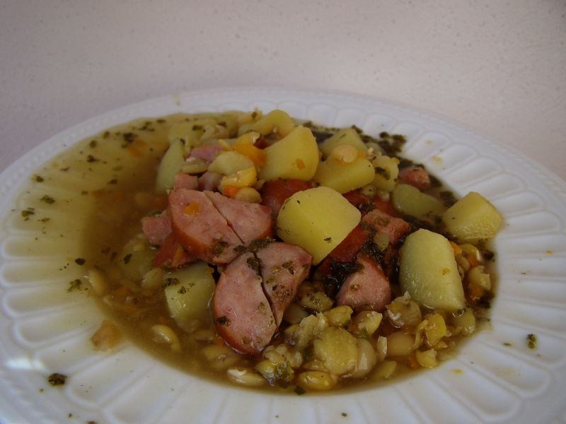 Grochówka z kiełbasą