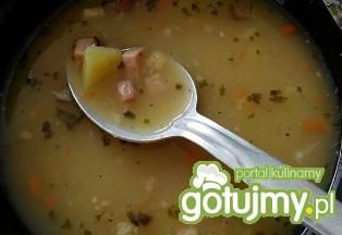 Grochówka z kiełbasą i ziemniakami Grochówka z kiełbasą i ziemniakami