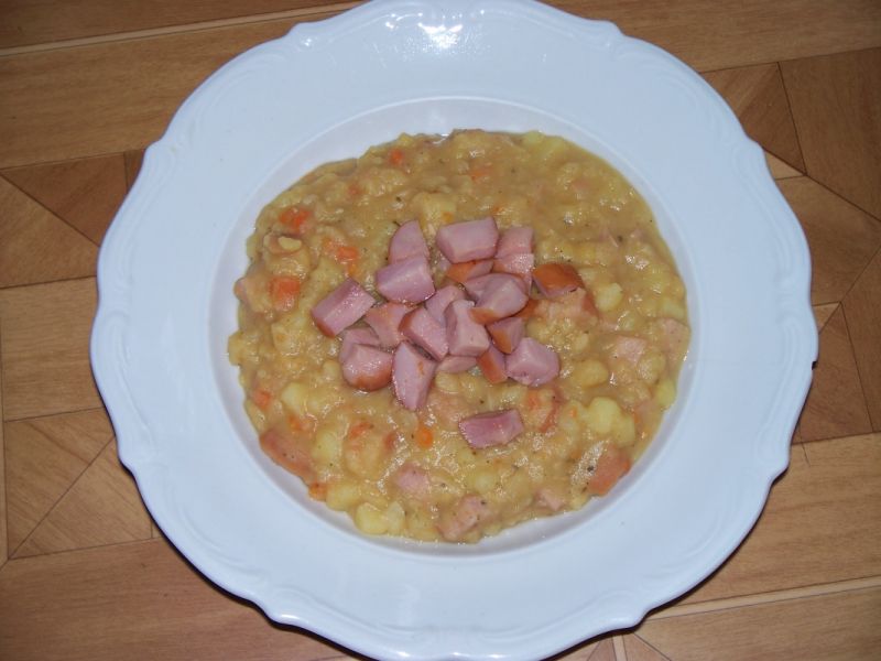 Grochówka z kiełbaską Grochówka z kiełbaską