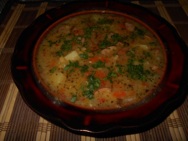 Grochówka z parówkami i chili Grochówka z parówkami i chili