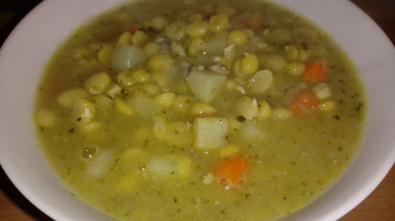 Grochówka z wędzonką Grochówka z wędzonką