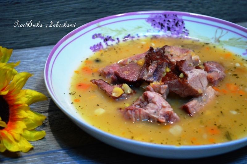 Grochówka z żeberkami Grochówka z żeberkami