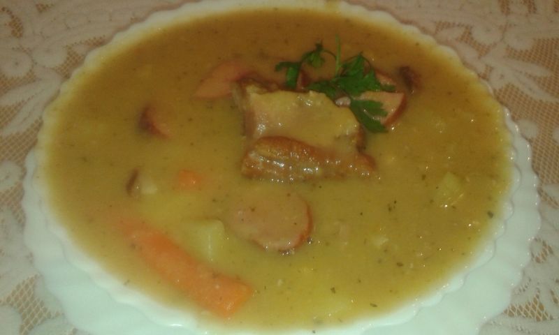 Grochówka z ziemniakami