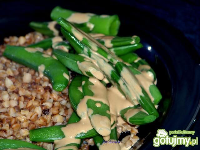 Groszek cukrowy z sosem majonezowym . Groszek cukrowy z sosem majonezowym .