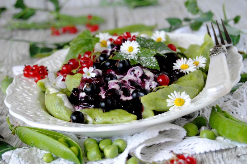 Groszkowe kopytka z porzeczkowym musem Groszkowe kopytka z porzeczkowym musem