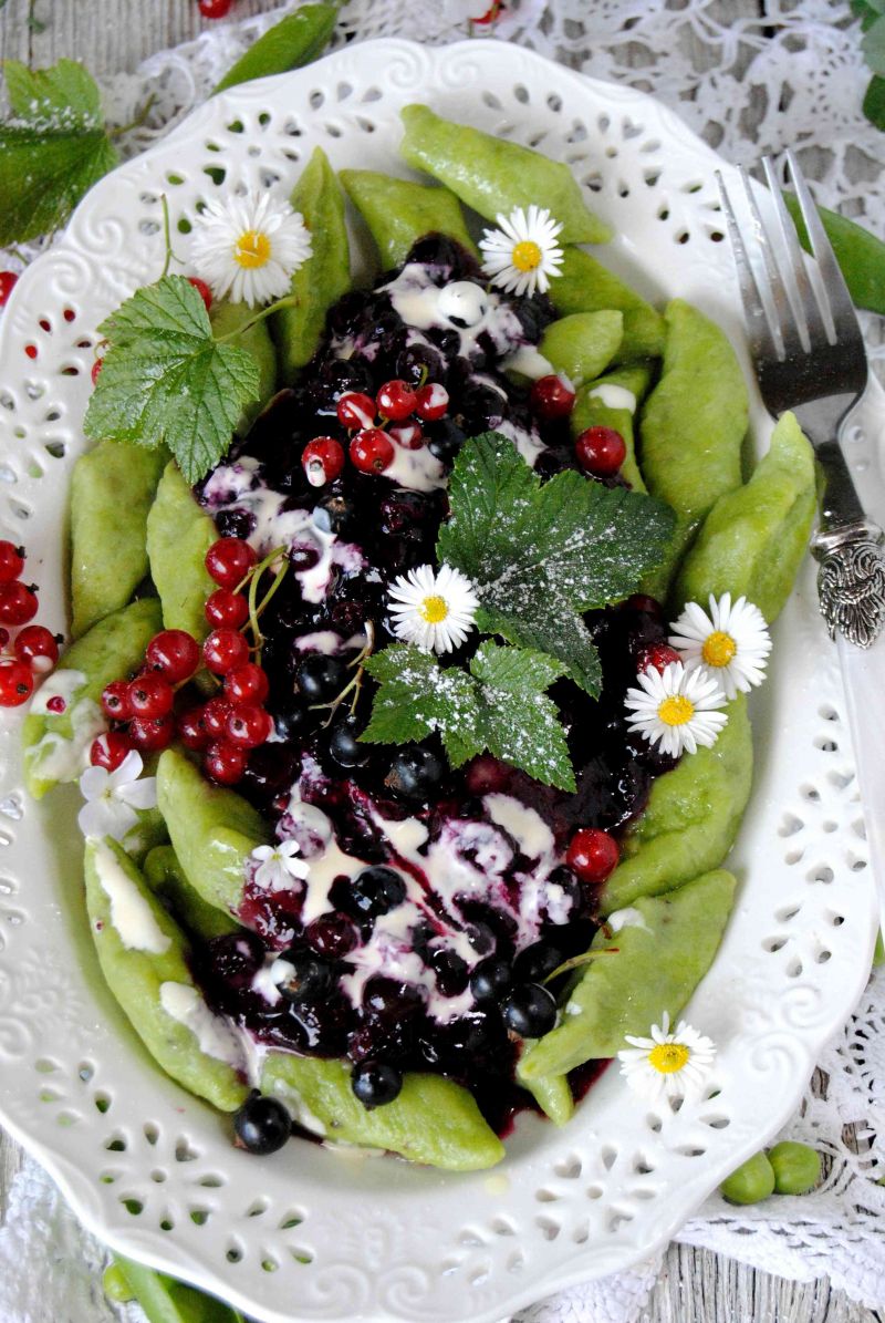 Groszkowe kopytka z porzeczkowym musem Groszkowe kopytka z porzeczkowym musem