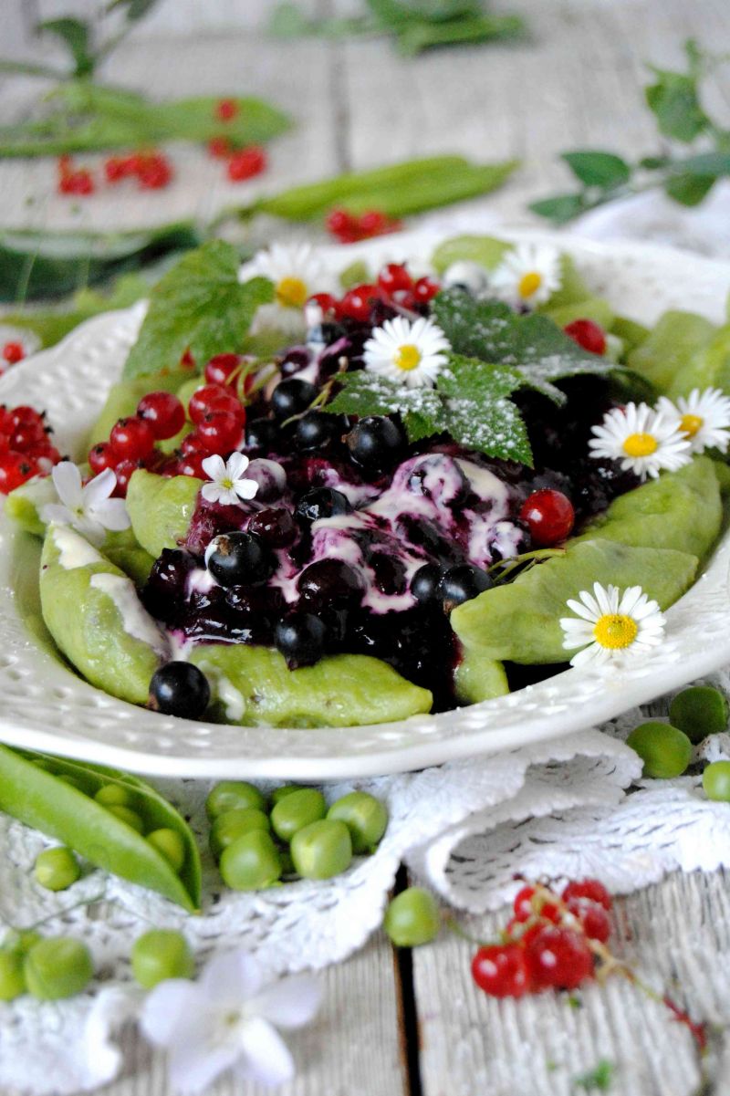 Groszkowe kopytka z porzeczkowym musem Groszkowe kopytka z porzeczkowym musem