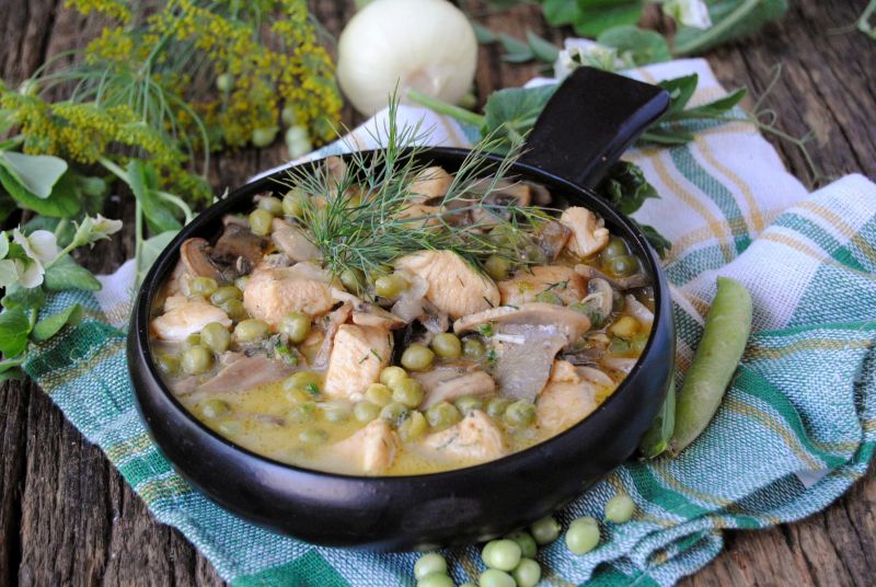 Groszkowo- drobiowy gulasz