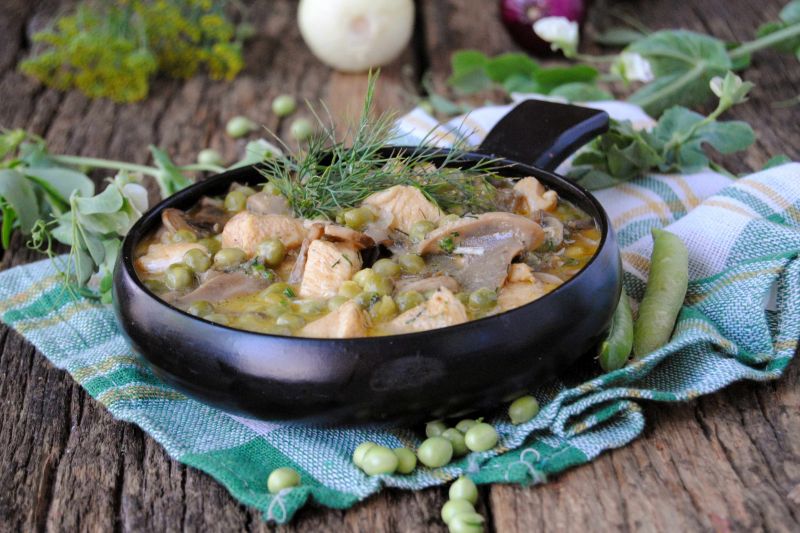 Groszkowo- drobiowy gulasz