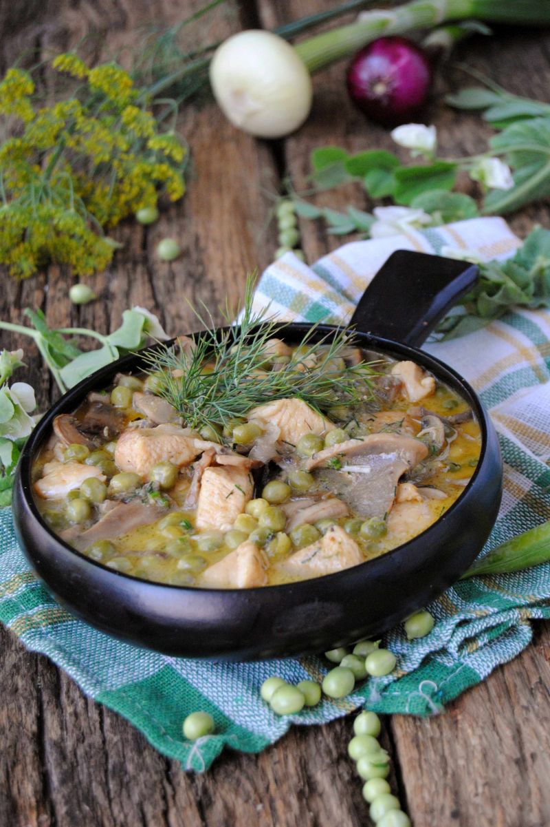 Groszkowo- drobiowy gulasz