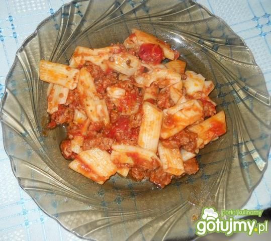 Grubsze rurki z mięsem mielonym