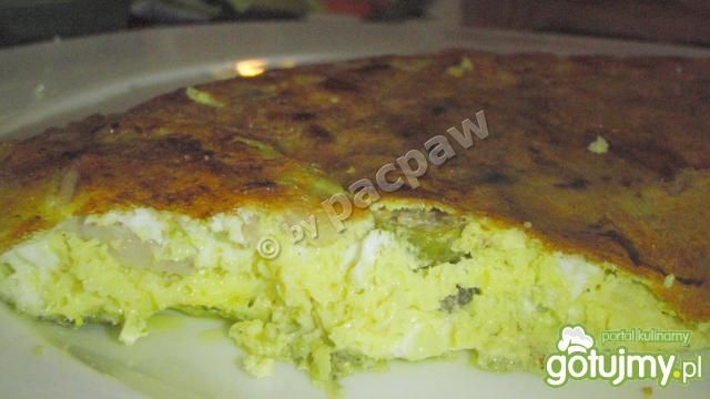 Gruby omlet z  polędwicą łososiową Gruby omlet z  polędwicą łososiową