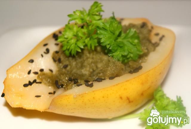 Gruszka z pastą z pestek dyni 