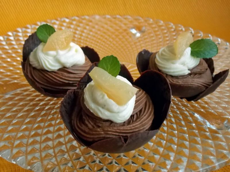 Gruszki pod czekoladowym kremem z kardamonem