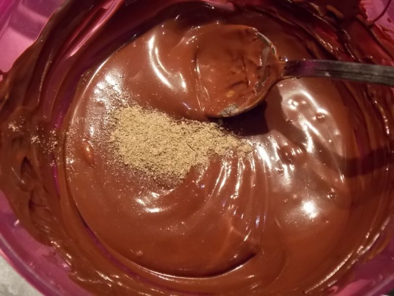 Gruszki pod czekoladowym kremem z kardamonem