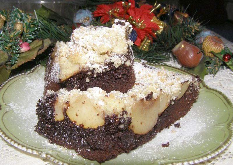 Gruszki pod kruszonką na kakowym cieście