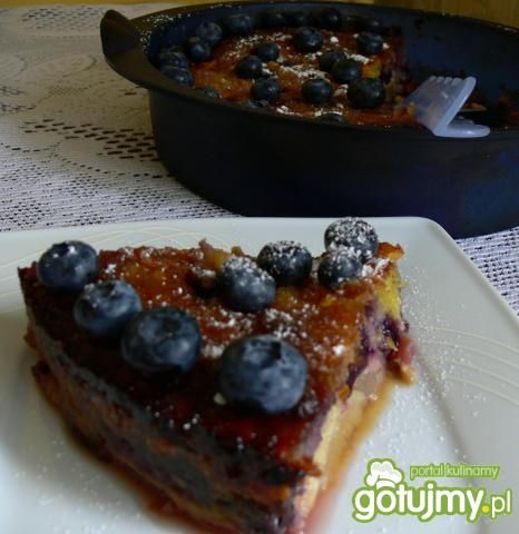 Gruszki pod niebieską migdałową chmurką