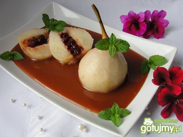 Gruszki w różowym winie z sosem Gruszki w różowym winie z sosem