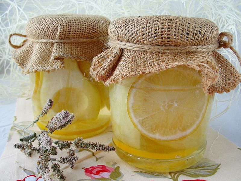 Gruszki z cytryną w syropie Gruszki z cytryną w syropie