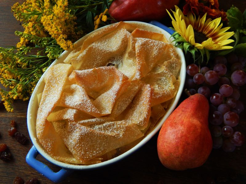 Gruszki zapiekane z koniakiem i rodzynkami