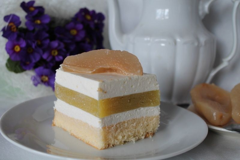 Gruszkowiec, czyli lekkie ciasto z owocami i masą