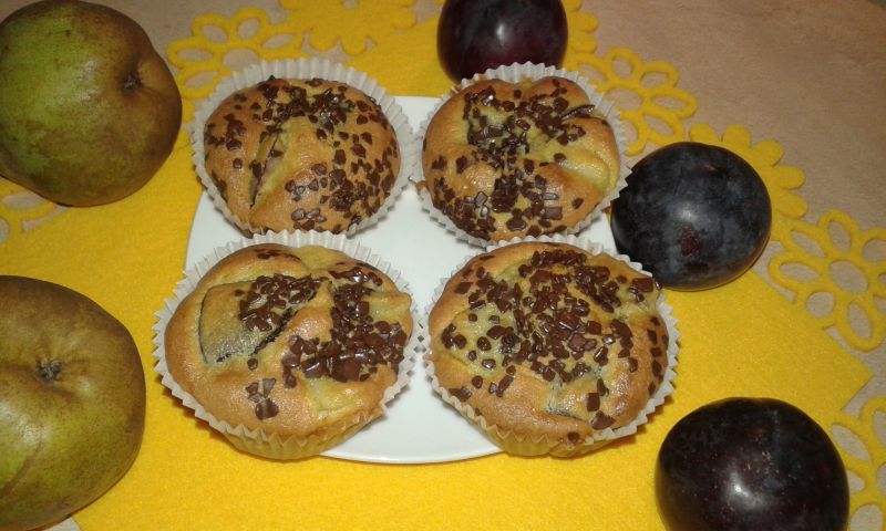 Gruszkowo - śliwkowe babeczki