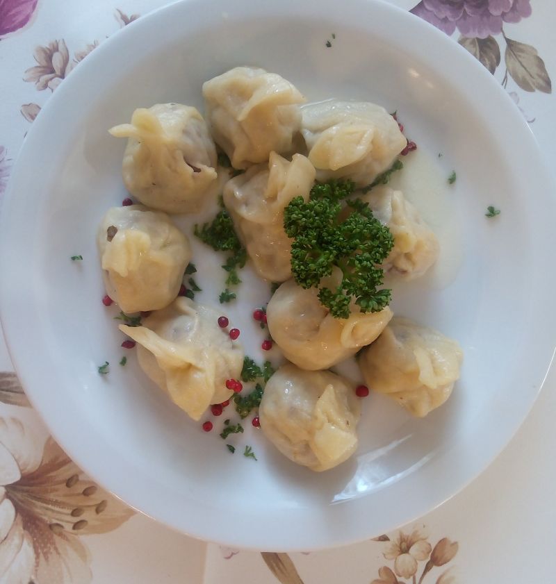 Gruzińskie pierogi Chinkali z mięsem  Gruzińskie pierogi Chinkali z mięsem