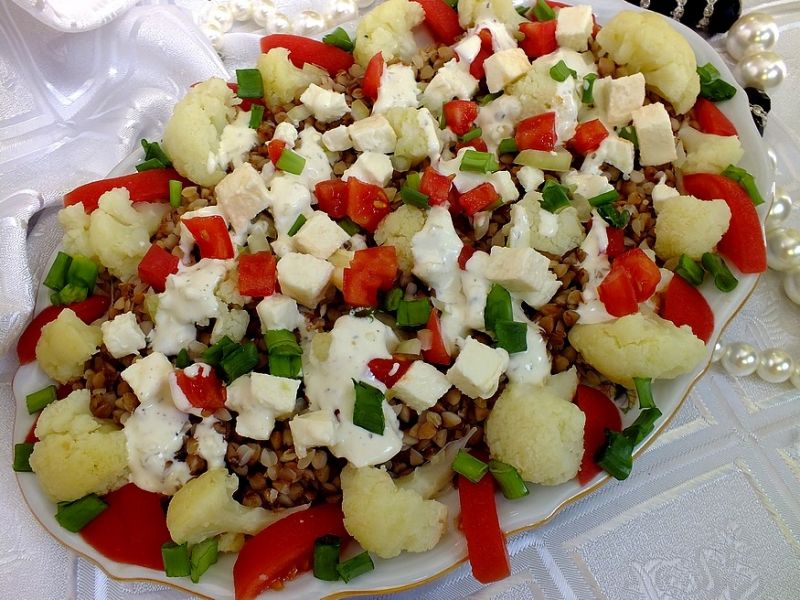 Gryczana sałatka z kalafiorem i mozarellą Gryczana sałatka z kalafiorem i mozarellą