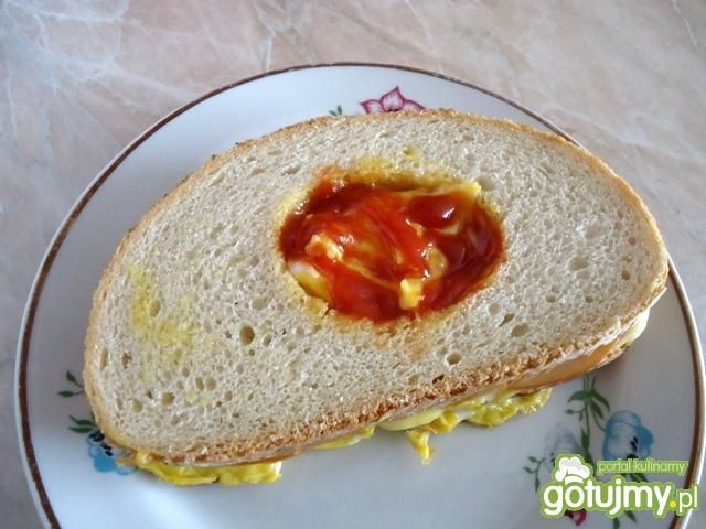 Grzanka z jajkiem, serem i szynką Grzanka z jajkiem, serem i szynką