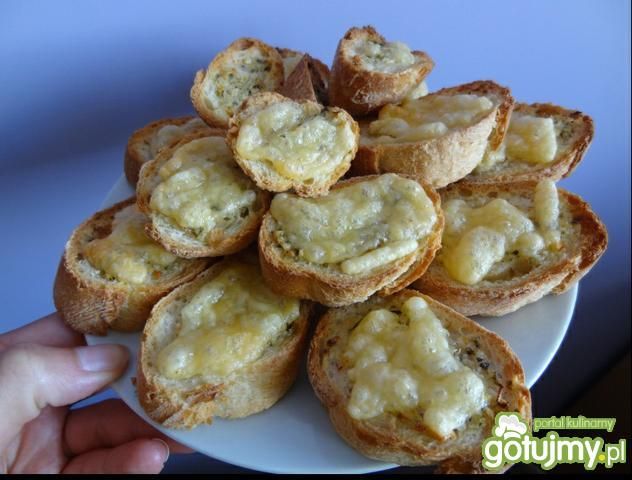 Grzanki czosnkowe z serem