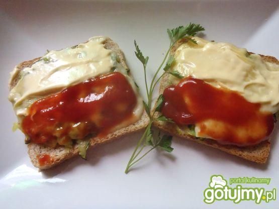 Grzanki kibica z cukinią Grzanki kibica z cukinią