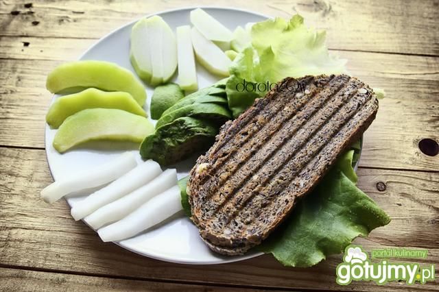 Grzanki z awokado i serem brie Grzanki z awokado i serem brie