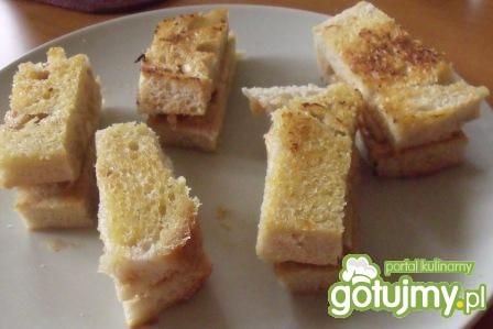 Grzanki z bananem i masłem orzechowym