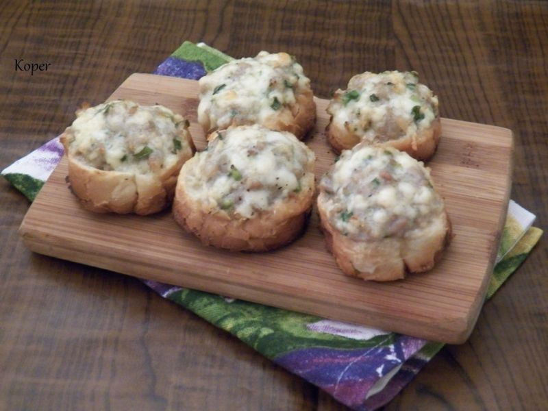 Grzanki z białą kiełbasą 