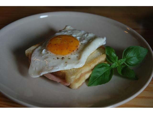 Grzanki z jajkiem sadzonym 