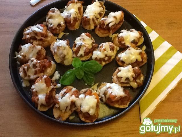 Grzanki z krewetkami na pomidorowo