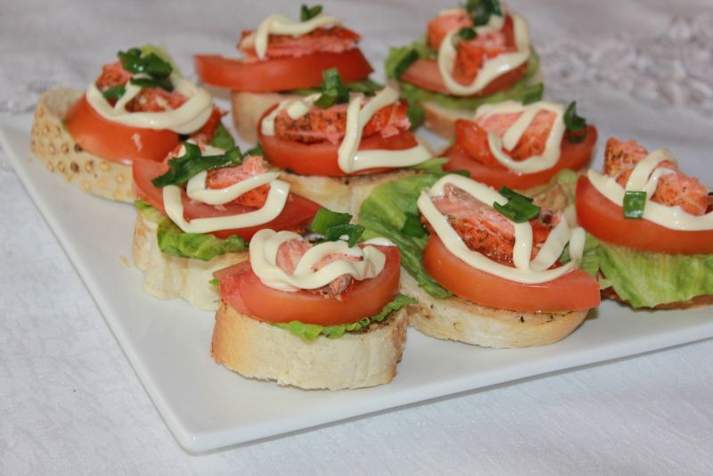 Grzanki z łososiem Grzanki z łososiem