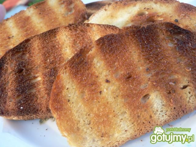 Grzanki z masłem czosnkowym z grilla 