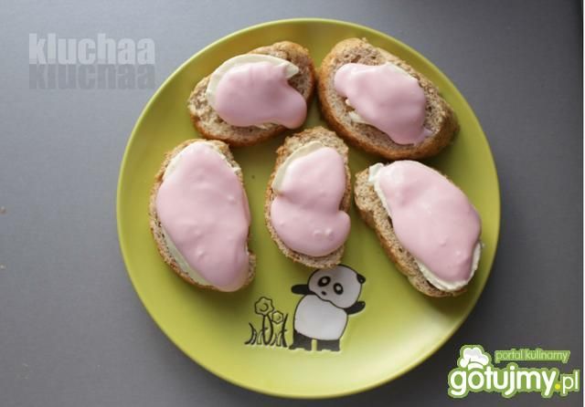 Grzanki z mozzarellą i serkiem malinowym Grzanki z mozzarellą i serkiem malinowym