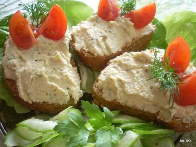 Grzanki z pastą jajeczno-serową